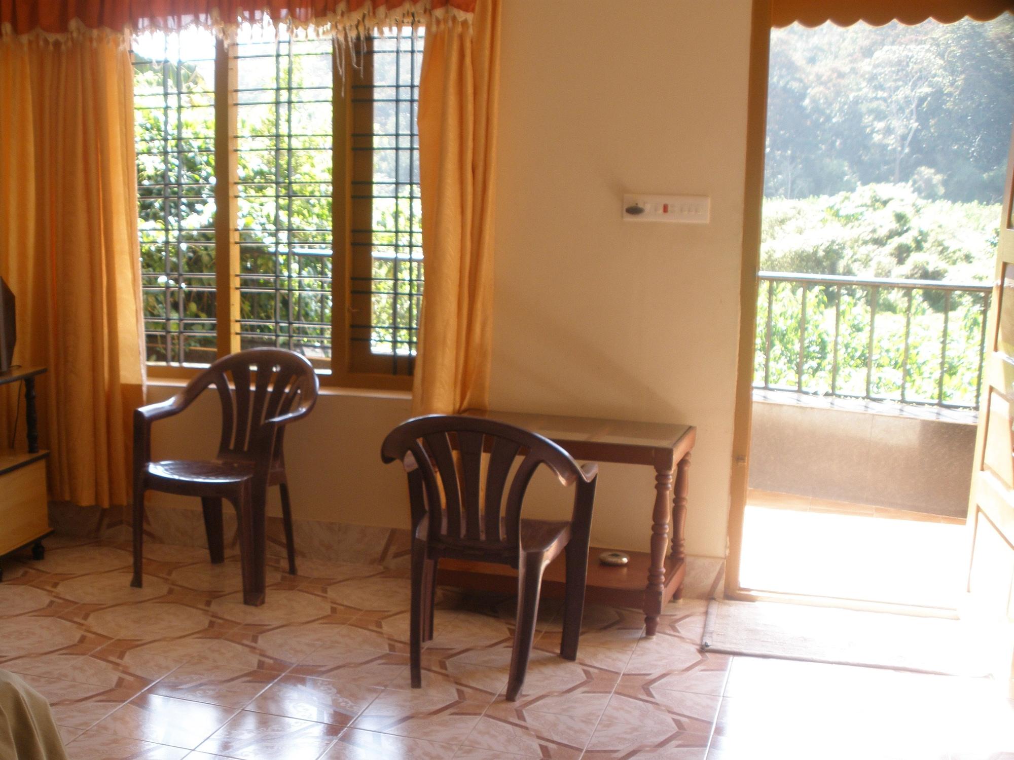 Homestay Jungle Palace *
