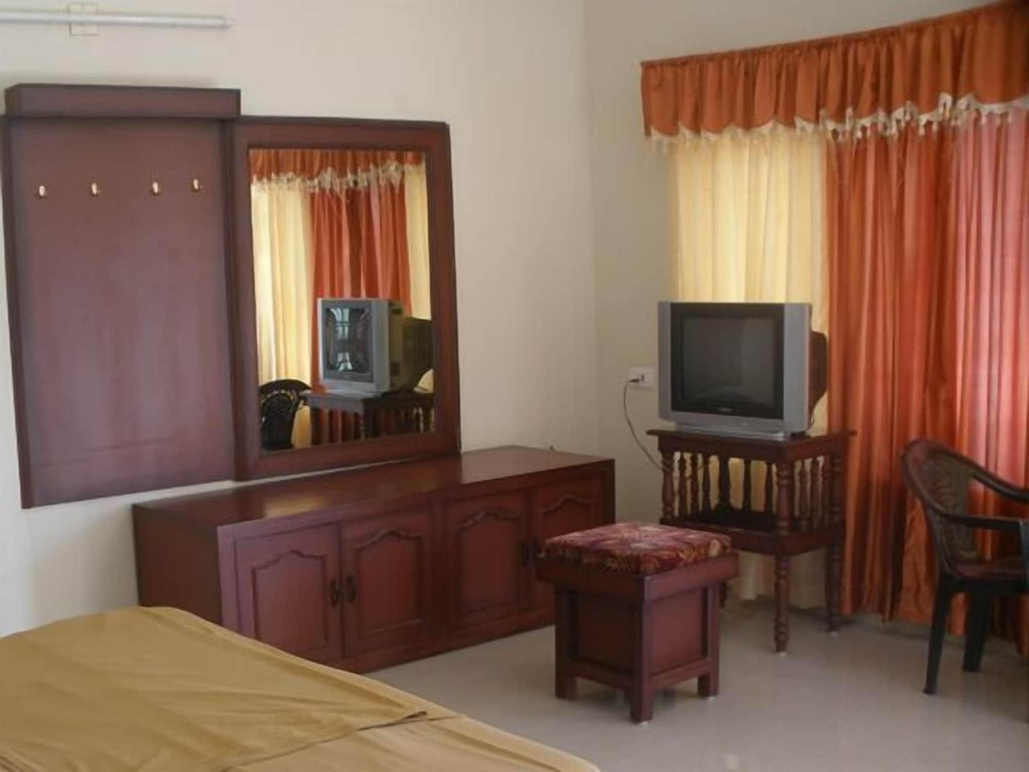 Jungle Palace Homestay *