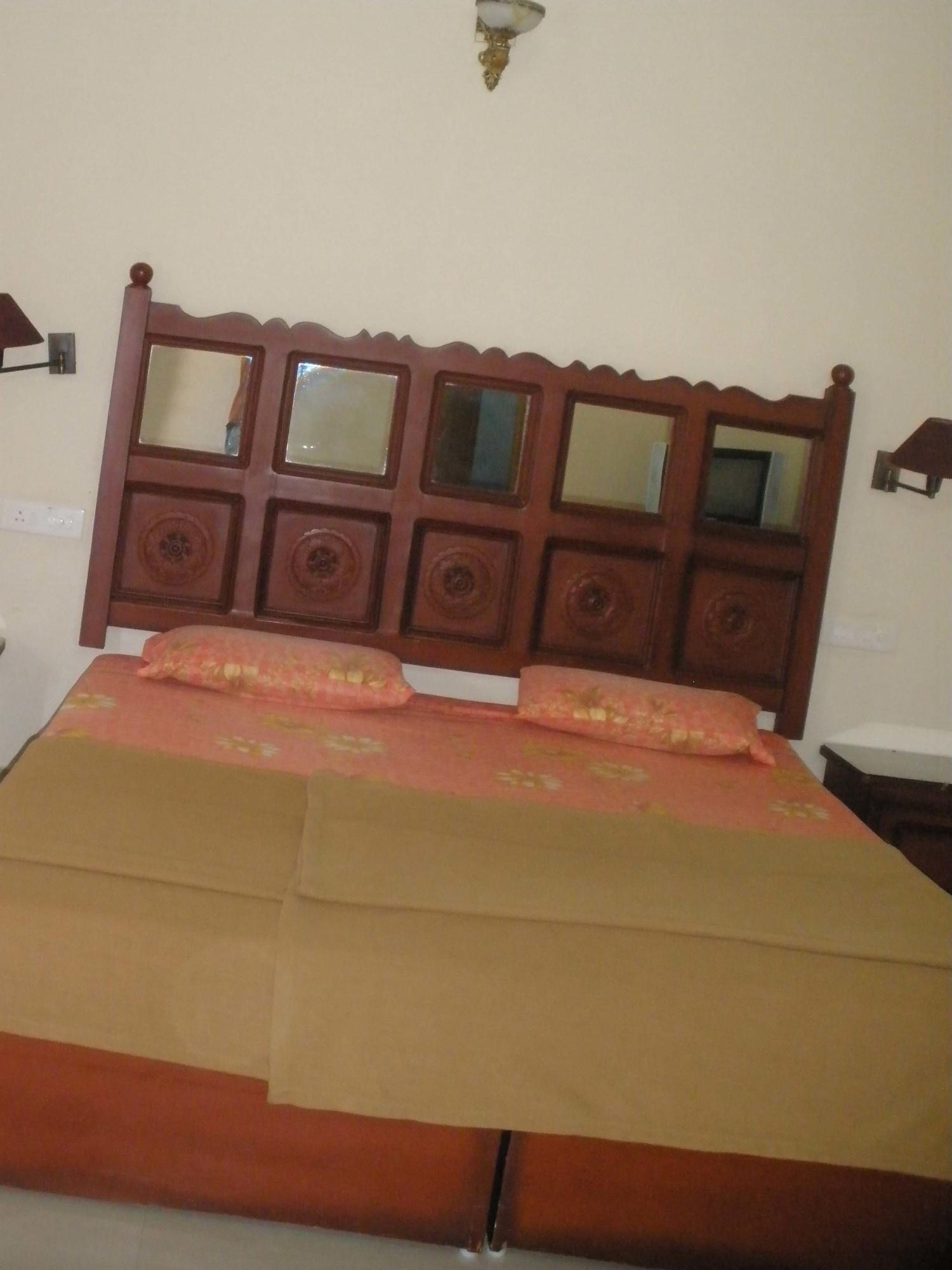 Homestay Jungle Palace *
