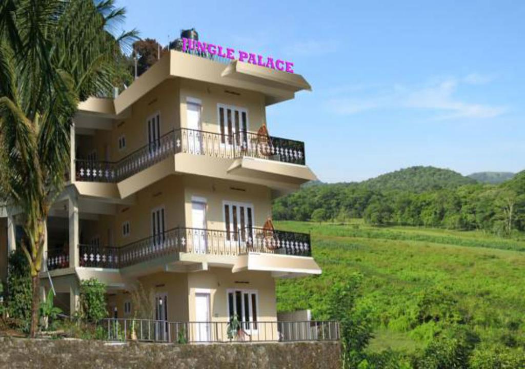 Homestay Jungle Palace *